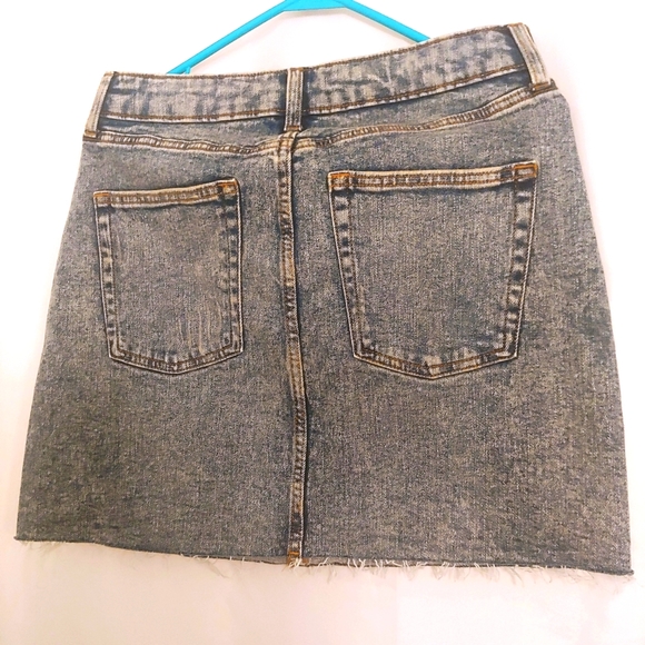 FREE!! Y2K Wild Fable distressed stone washed raw hem min skirt - Picture 2 of 7